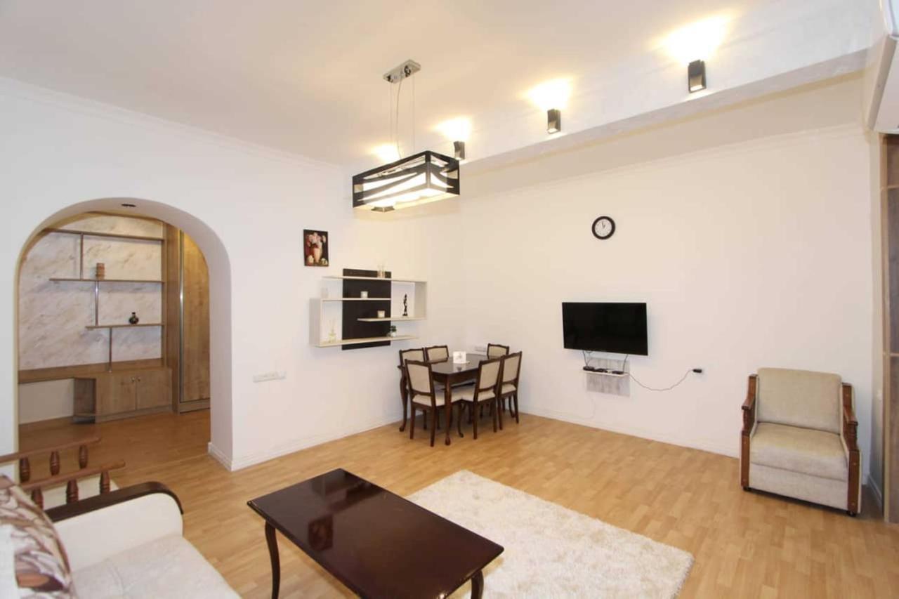 Sunny Apartment In The Center Yerevan Luaran gambar