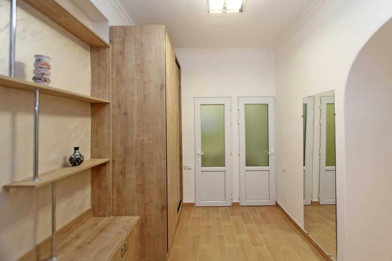 Sunny Apartment In The Center Yerevan Luaran gambar